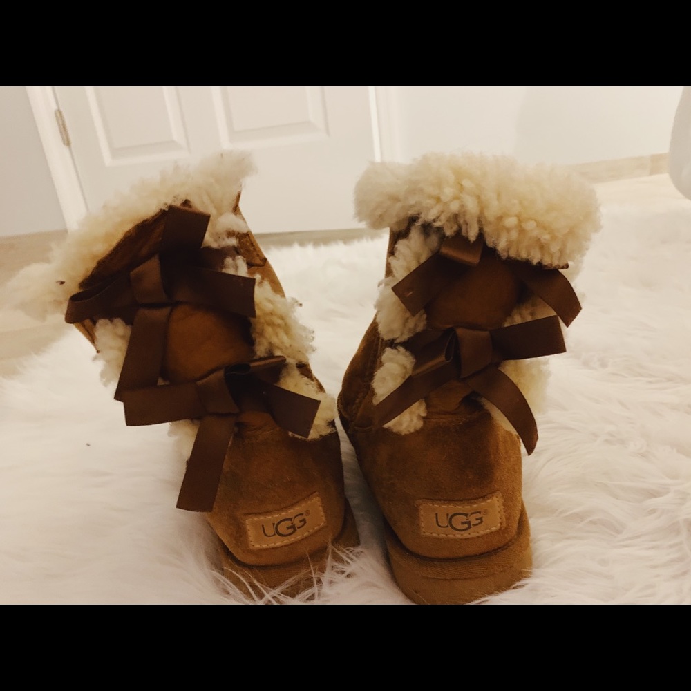 UGGS Bow Tie